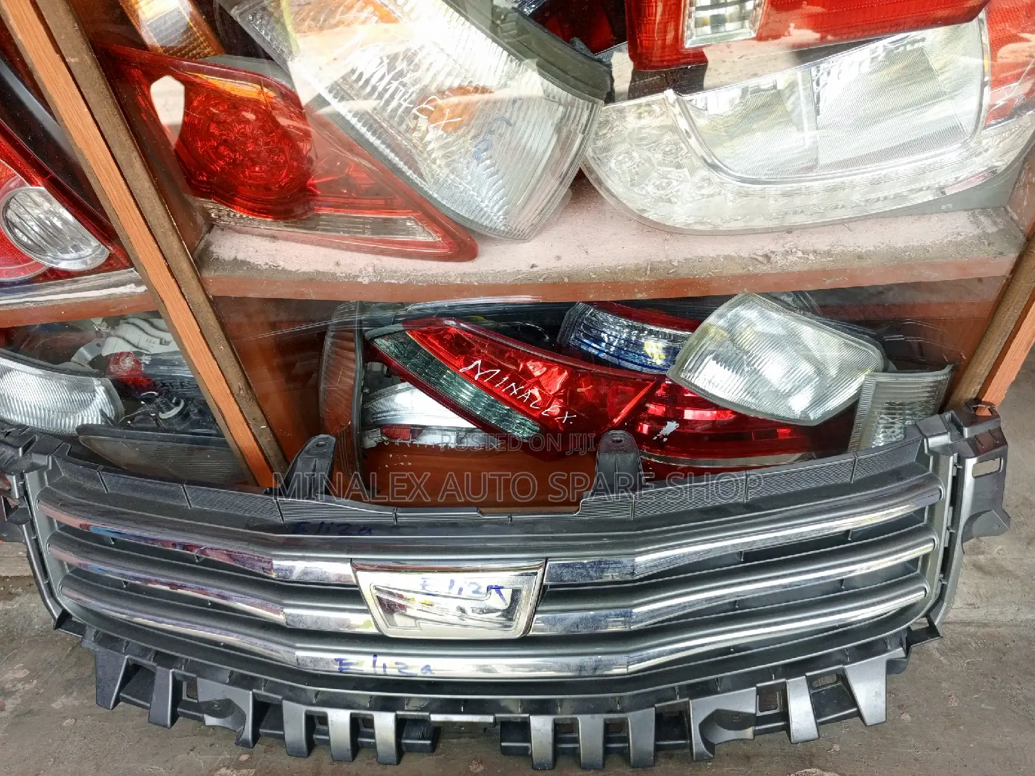 Front Grill Toyota Noah 2012/13 Model Complete With Emblem