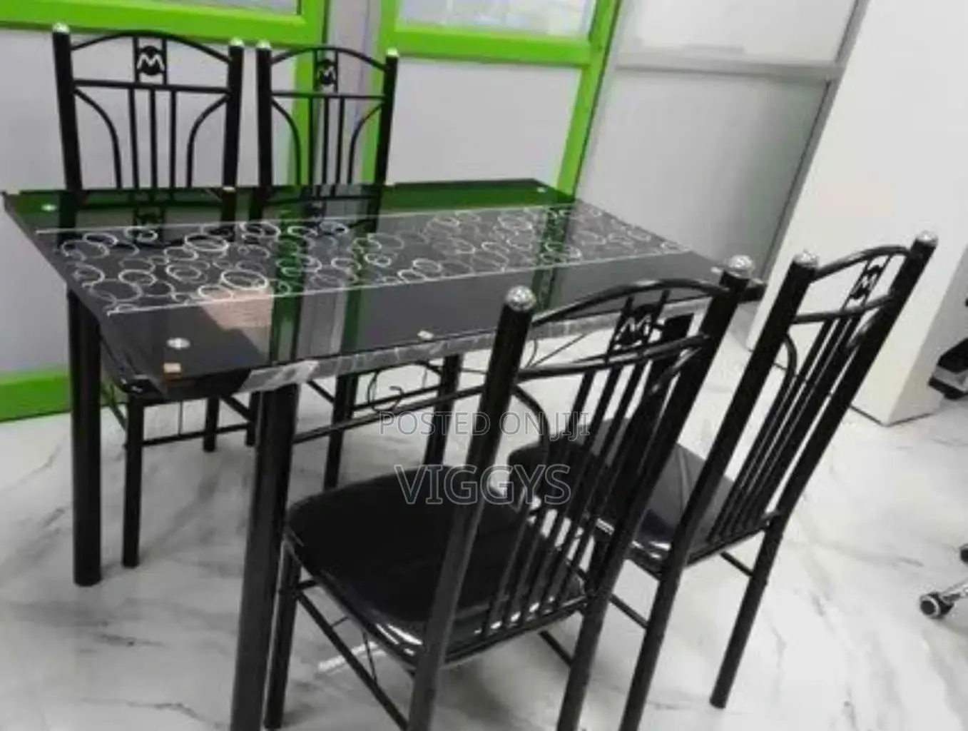 Amazing 4 Seater Dinning Table