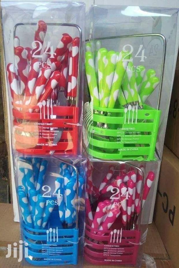24 Pieces Cutlery Set