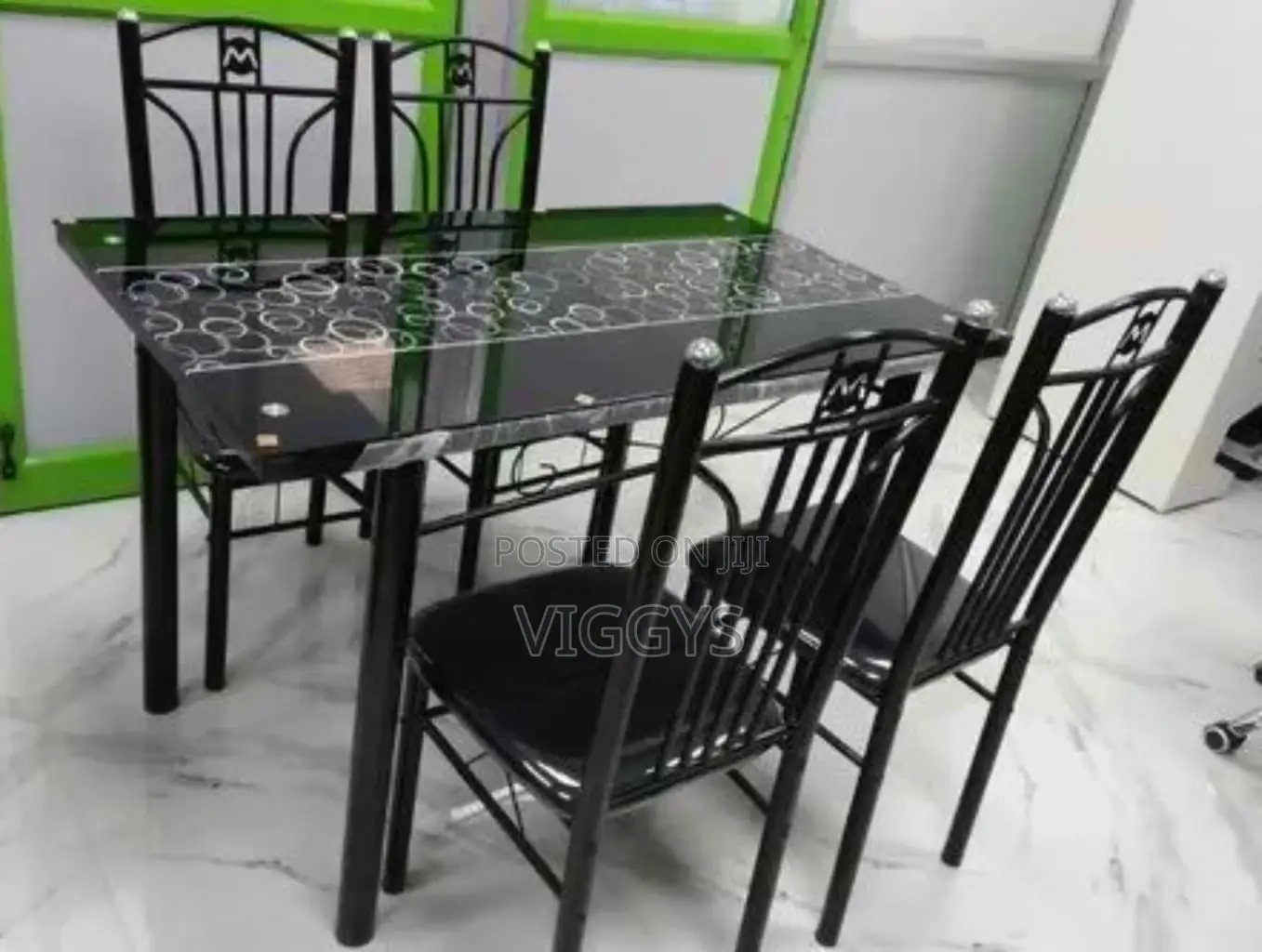 Good Quality 4 Seater Dinning Table