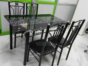 Good Quality 4 Seater Dinning Table