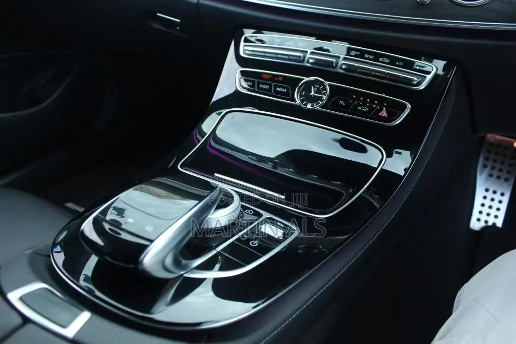 Mercedes-Benz E200 2016 Silver