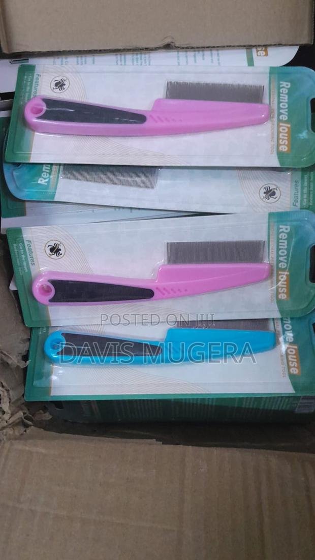 Best Quality Lice and Flea Comb for Dogs and Cats - main view