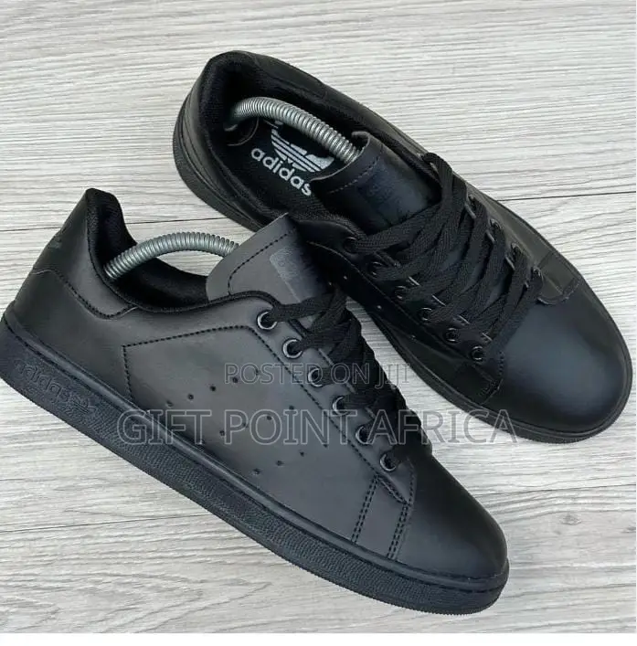 All Black Adidas Stansmith Unisex Sneakers