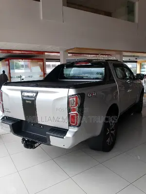 New Isuzu D-MAX 2024 Silver