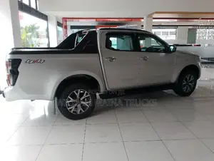 New Isuzu D-MAX 2024 Silver