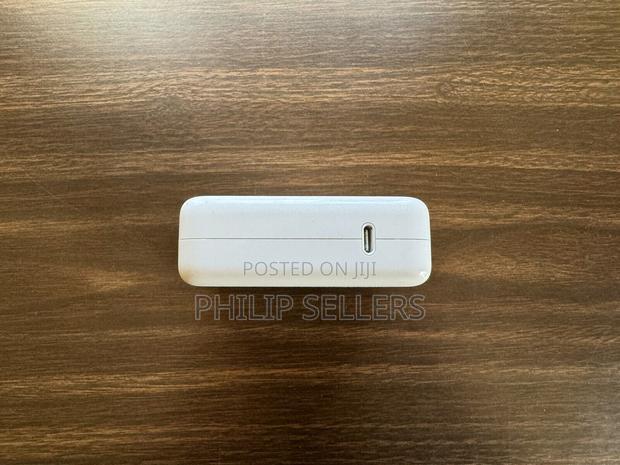 Apple 96W USB-C Power Adapter - MX0J2AM/A - thumbnail 4