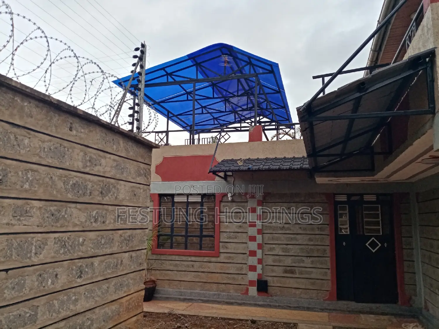 Polycarbonate Roofed Shades