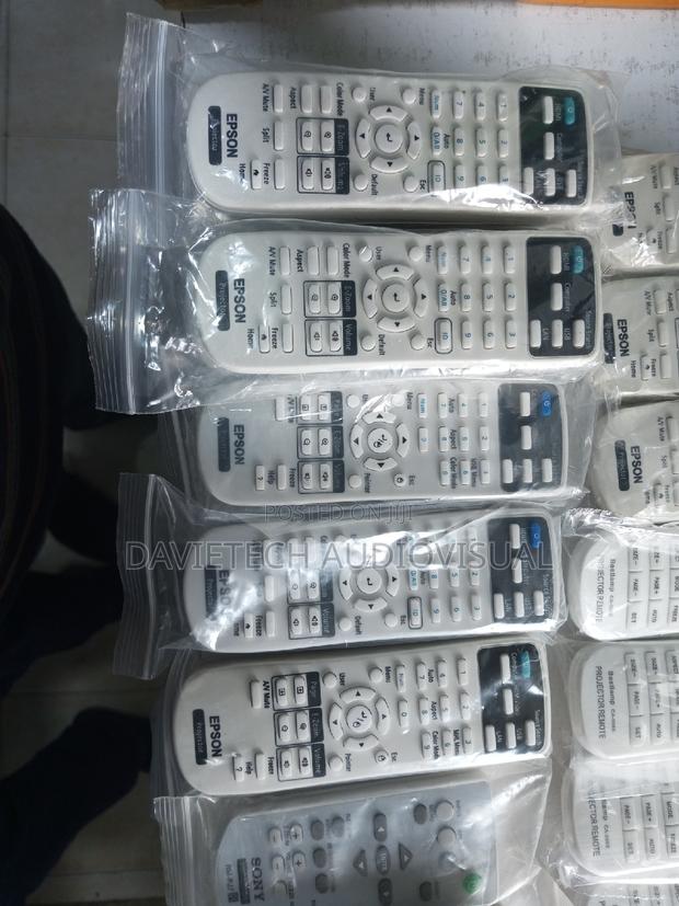 EPSON E-10, E01 Projector Remotes