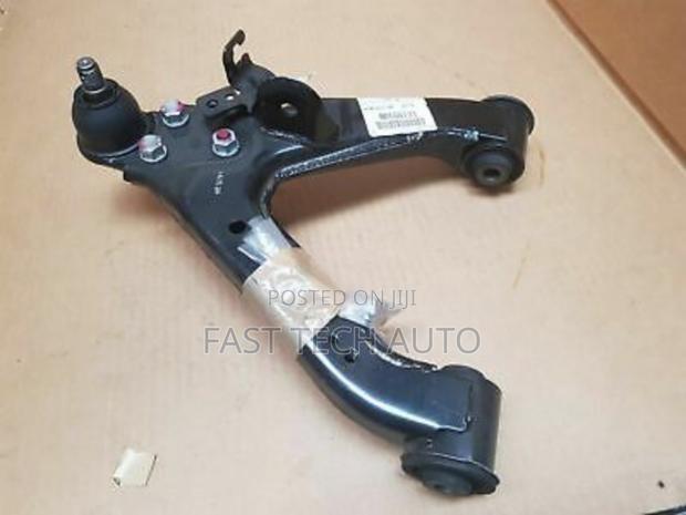 Upper Rear Arms Mitsubishi Pajero Available - main view