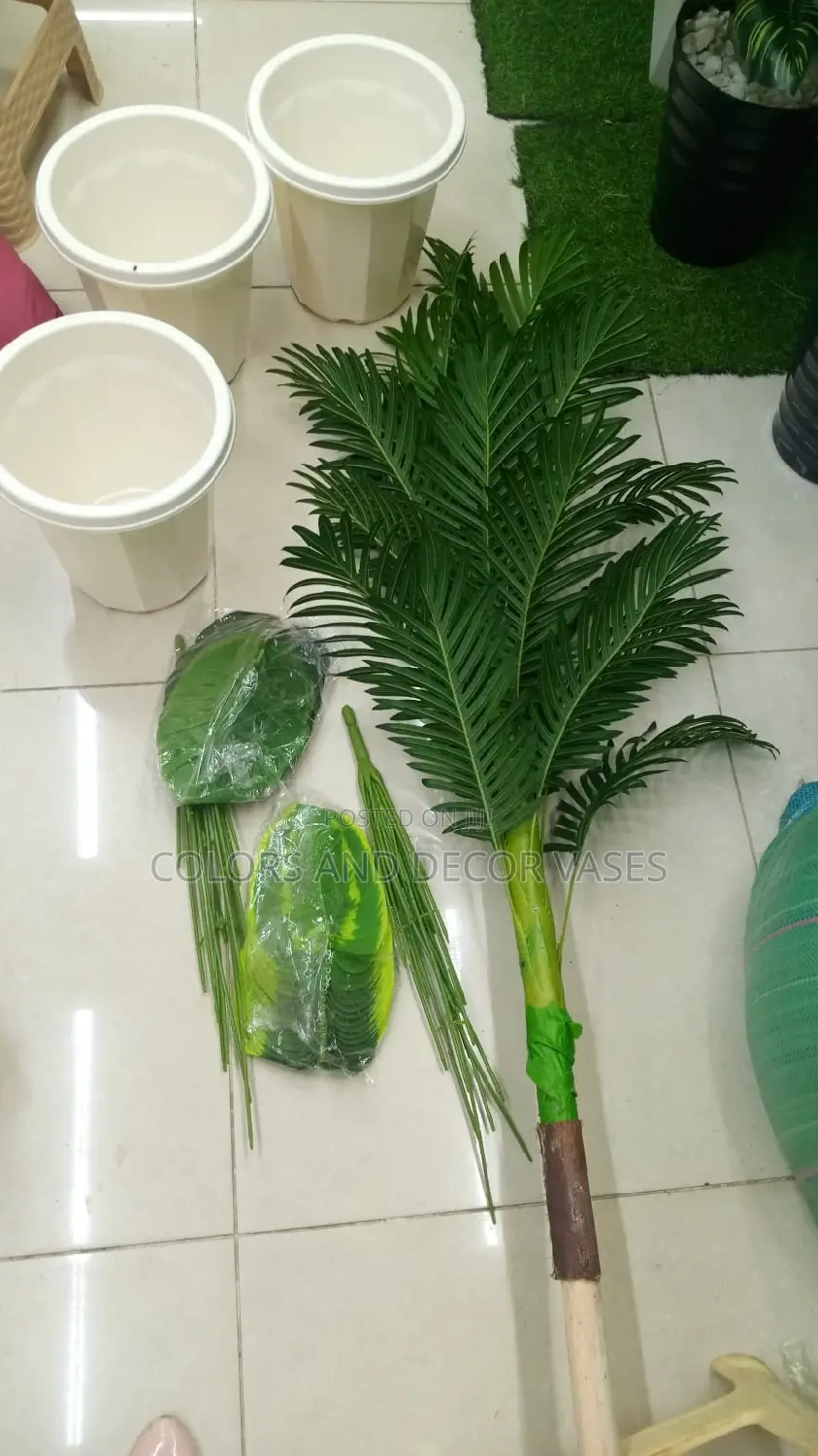 1.2m Palm Tree With Round Plastic Vase