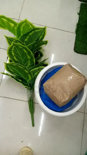 Plant, Plastic Vase and Pebble Stones KSH 1500