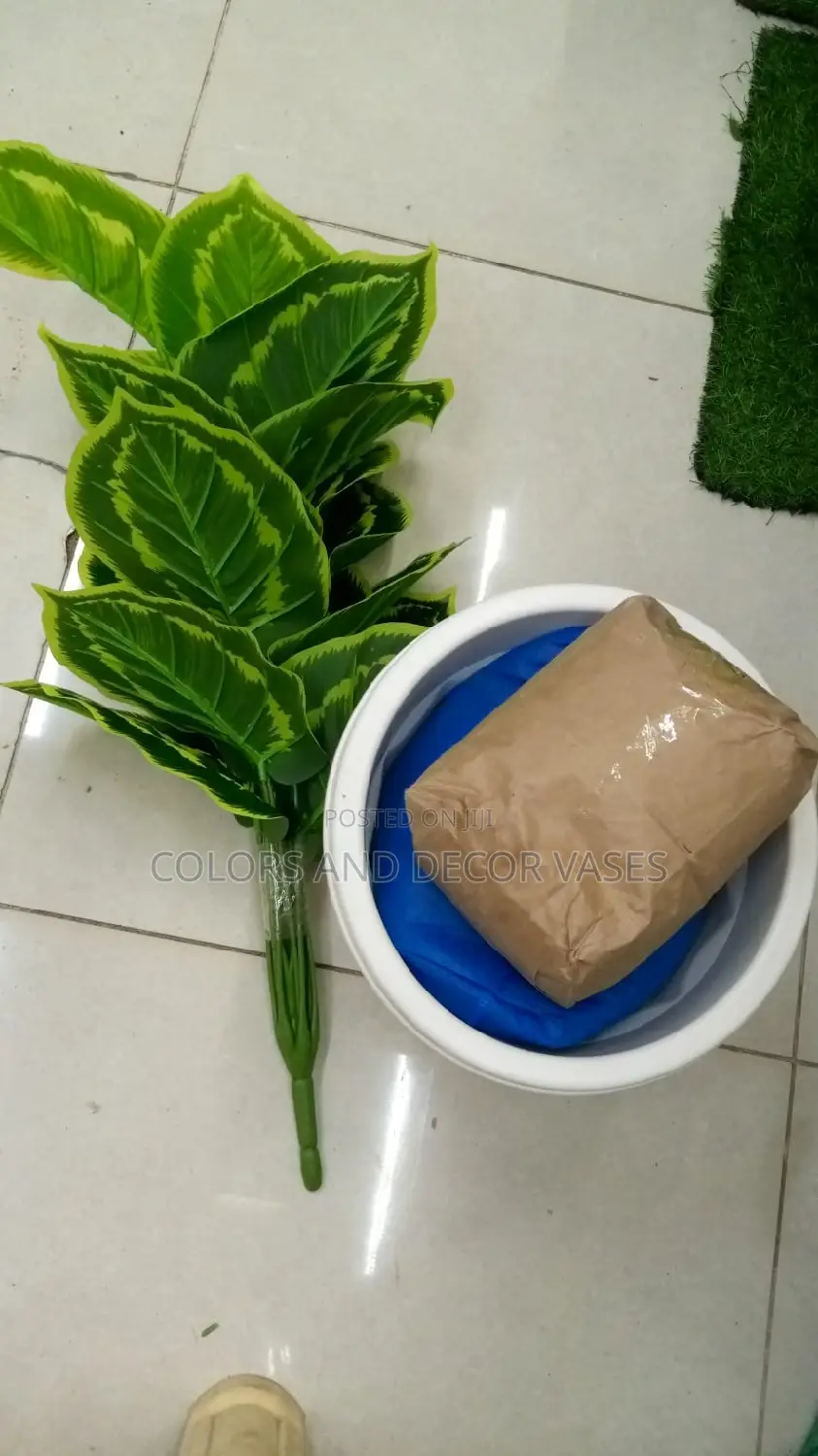 Plant, Plastic Vase and Pebble Stones KSH 1500