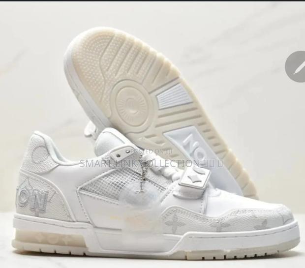 New Louis Vuitton - thumbnail 2