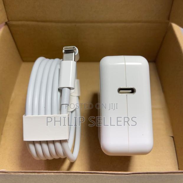 Apple 30W USB-C Power Adapter - thumbnail 2