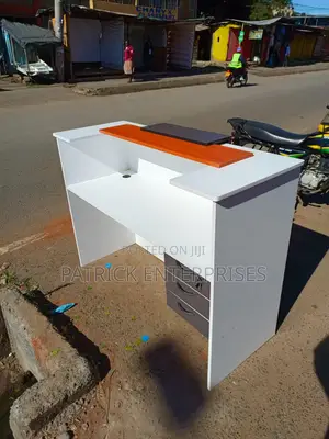 Morden Reception Office Desk 1.4 MTRS