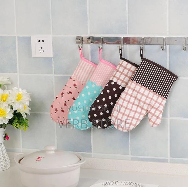 Kitchen//Oven Gloves 2 Pieces