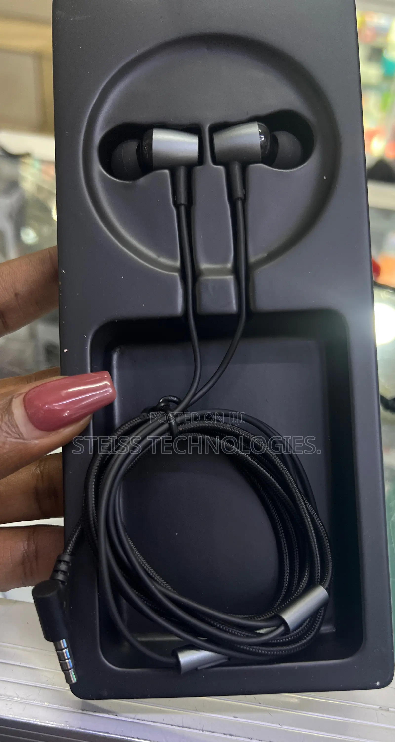 Trumpet 3 Oraimo Earphones.
