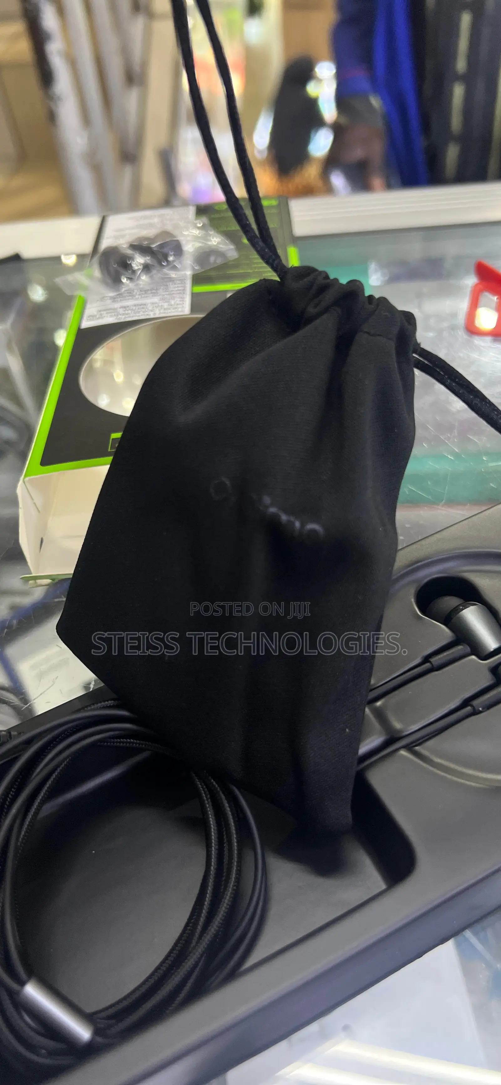 Trumpet 3 Oraimo Earphones.