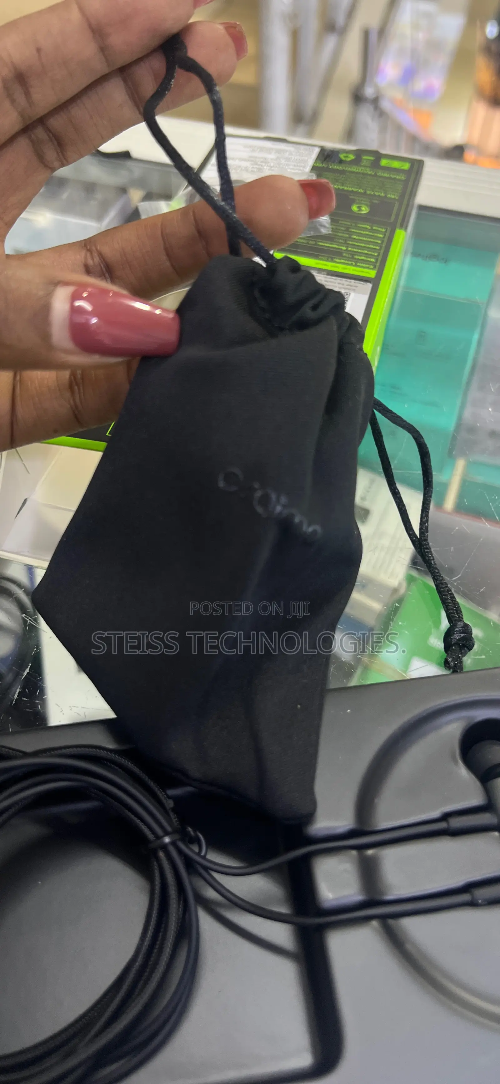 Trumpet 3 Oraimo Earphones.