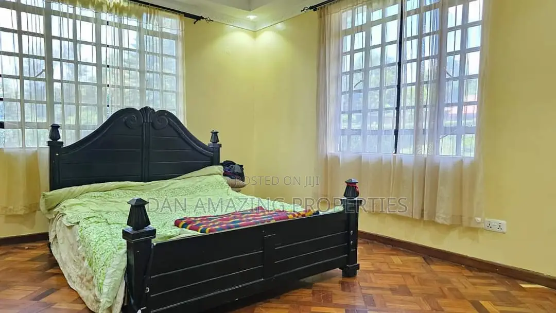 5bdrm Maisonette in Drive 14 On 1/4 Acre, Kerarapon for sale