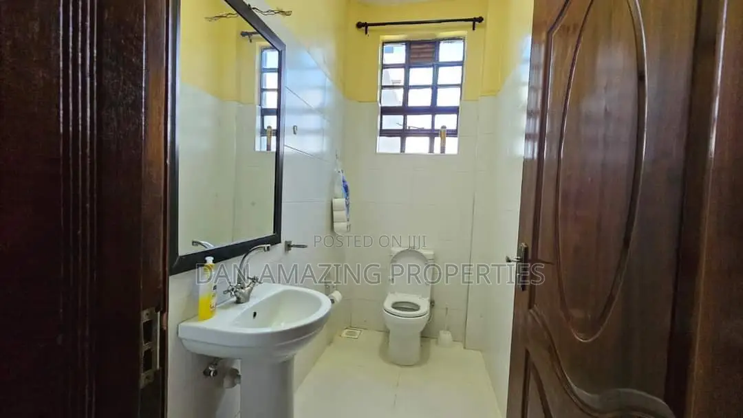 5bdrm Maisonette in Drive 14 On 1/4 Acre, Kerarapon for sale