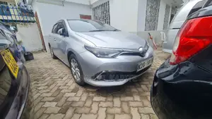 Toyota Auris 2015 Silver