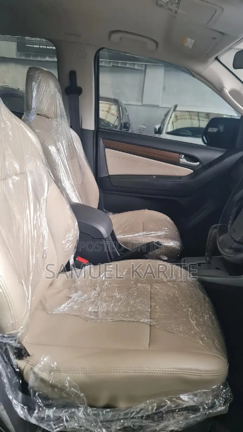 Isuzu MU-X 2017 Gray