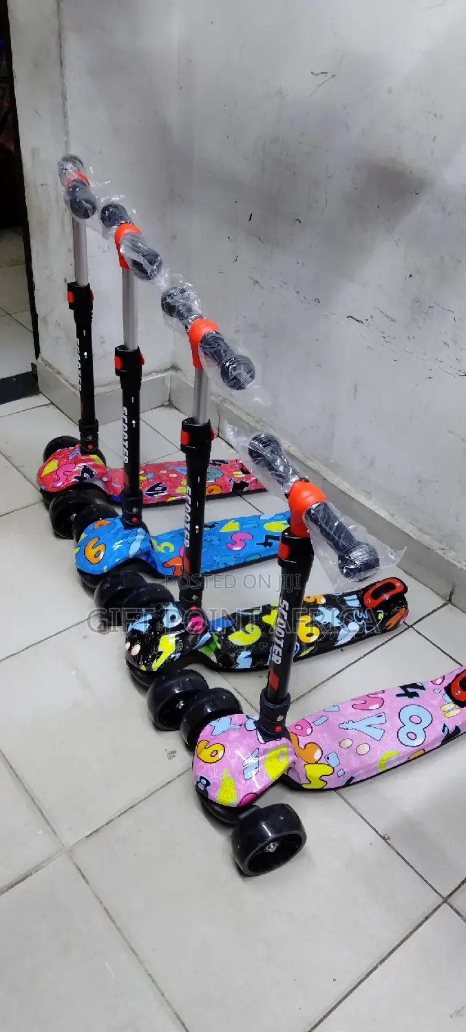 Adjustable Three Wheels Foldable Kids Scooters