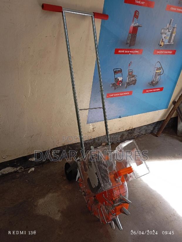 Manual Seed Planter With Fertilizer - thumbnail 3