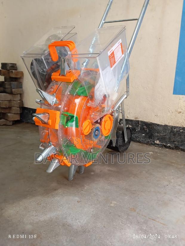 Manual Seed Planter With Fertiliser Machine