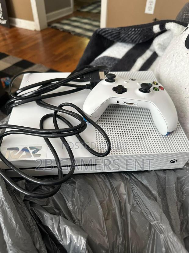 Xbox 1 S , 1TB - main view