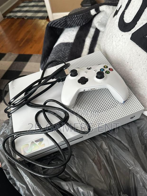 Xbox 1 S , 1TB - thumbnail 2