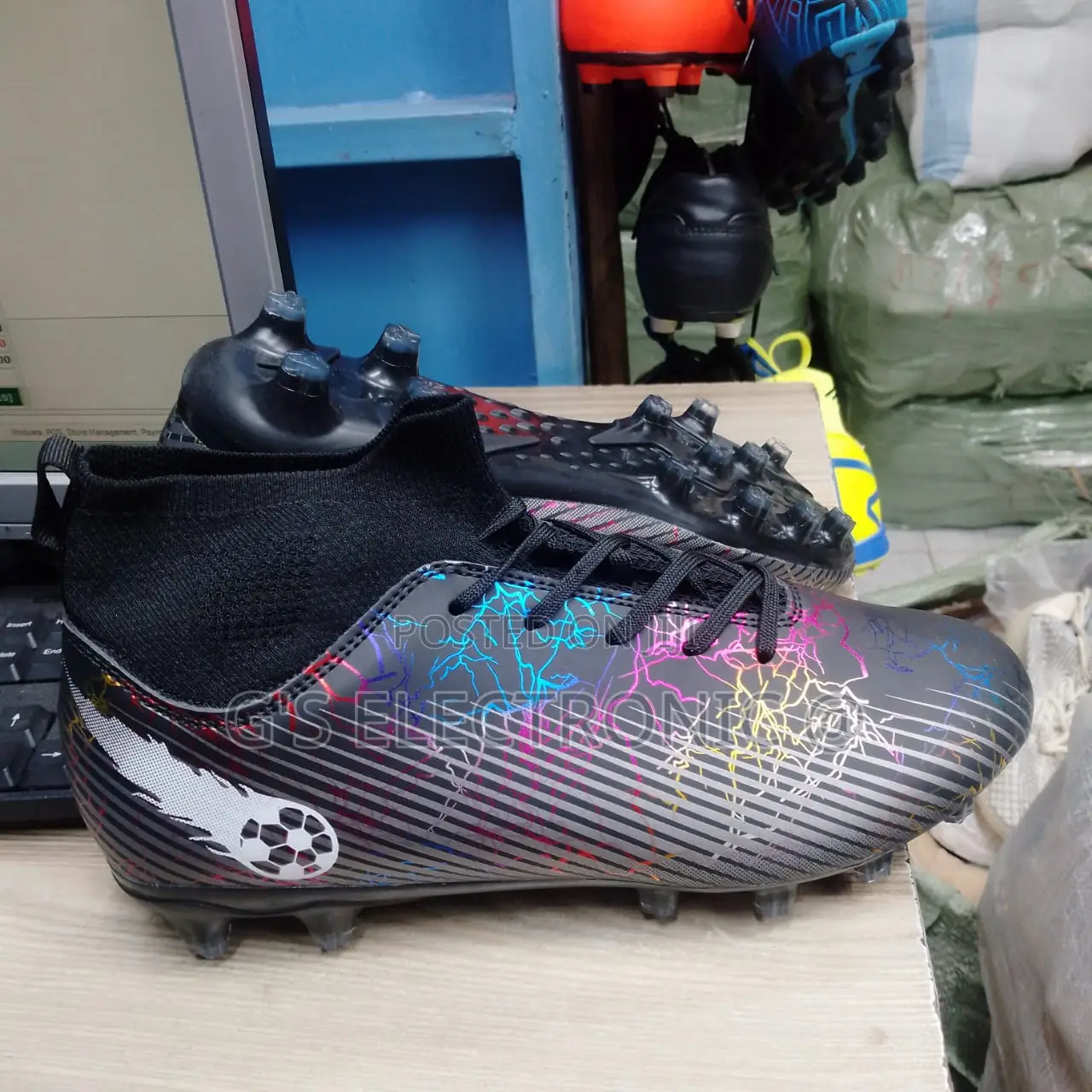 Soccer Boots Size 40-45 /White Football Boots