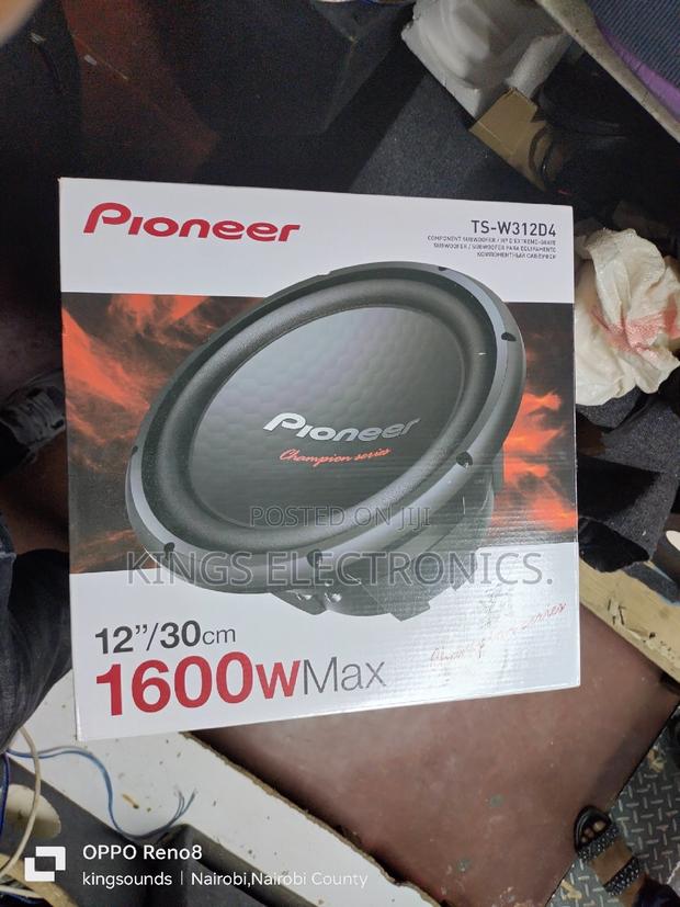 Pioneer Subwoofer 1600watts Dual Coiled 500rms .