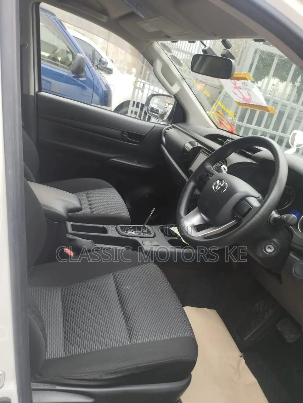 Toyota Hilux 2018 White