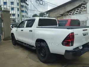 Toyota Hilux 2018 White