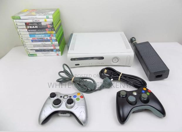 Xbox 360 With Free Games and 1 Pads