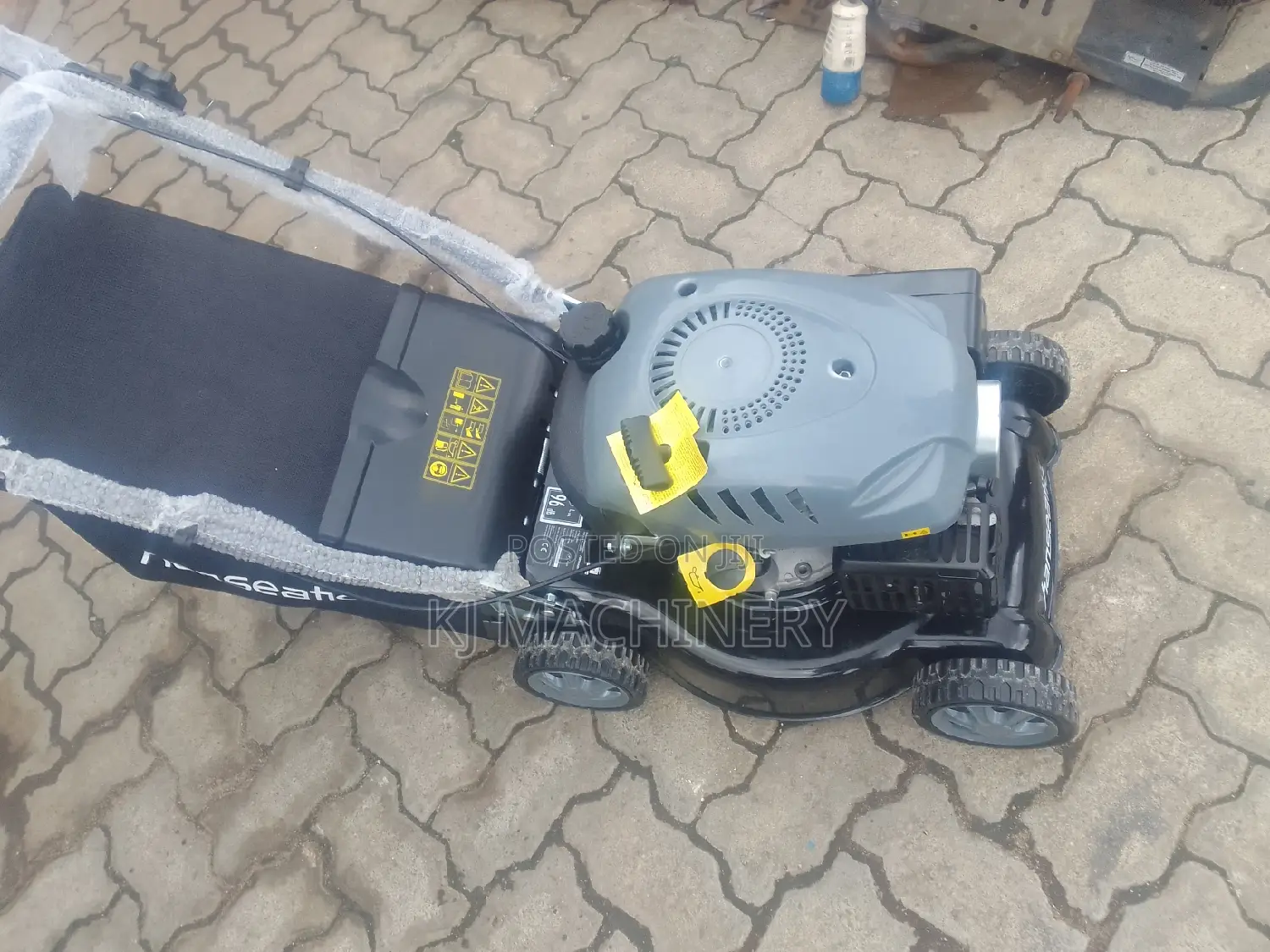 Hanseatic Lawn Mower 3.0hp Petrol Engine.