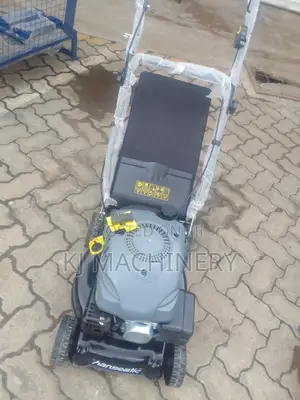 Hanseatic Lawn Mowing Machine With 3 Hp 4 Stroke Engine