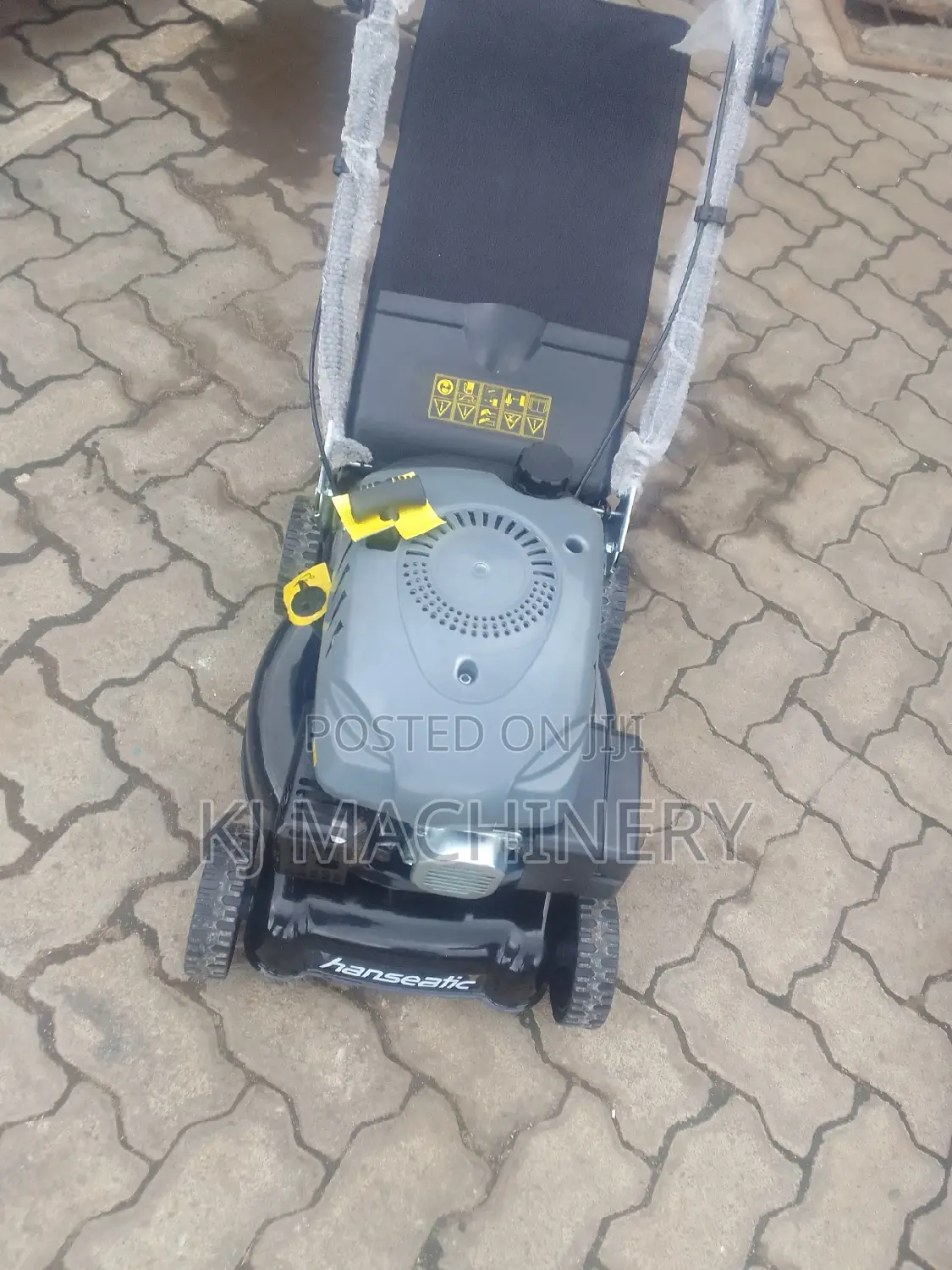 Hanseatic Lawn Mowing Machine With 3 Hp 4 Stroke Engine