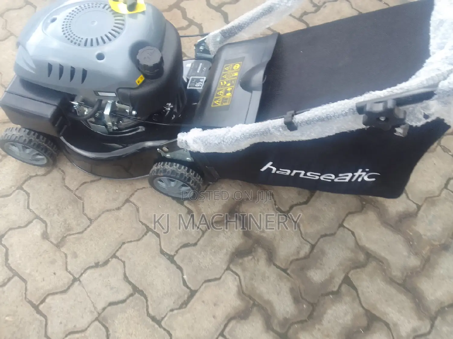 Hanseatic Lawn Mowing Machine With 3 Hp 4 Stroke Engine