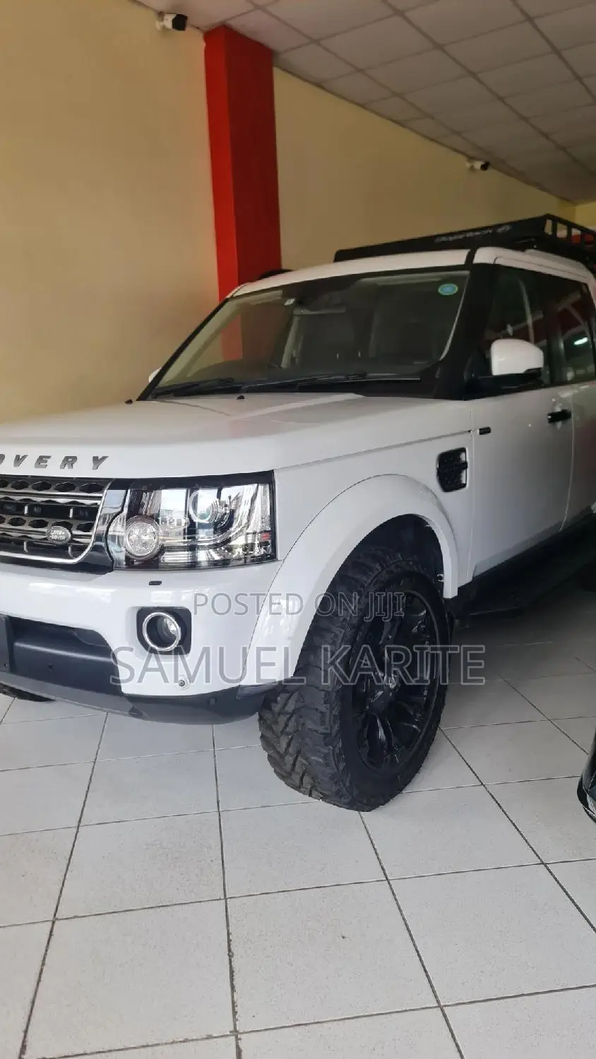 Land Rover Discovery 2017 White