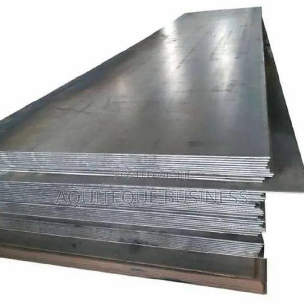 Sm Plate. It's Steel and Size 4ftx8ft.