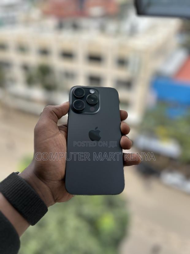 Apple iPhone 15 Pro 128 GB Black - main view