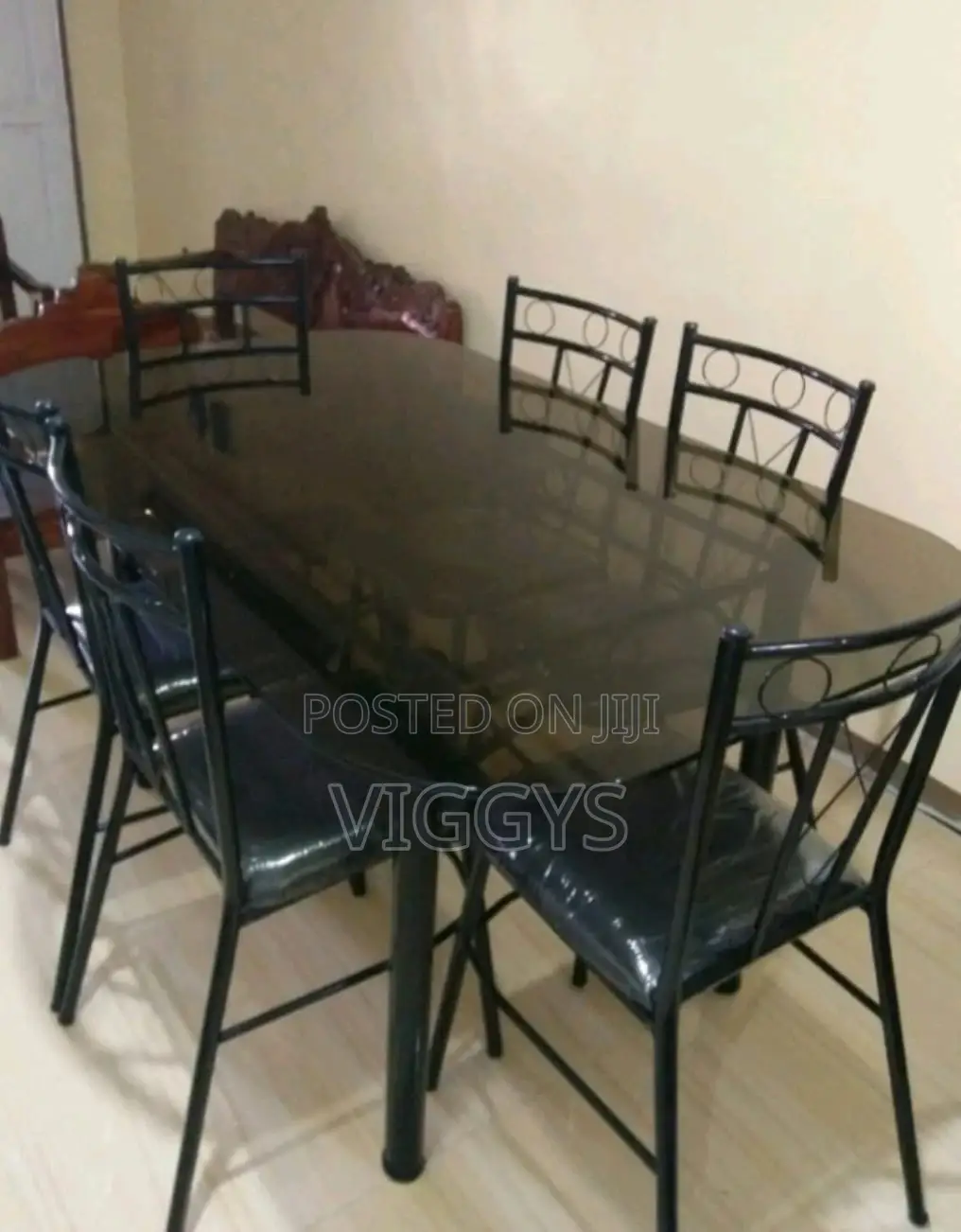 Amazing 6 Seater Dinning Table