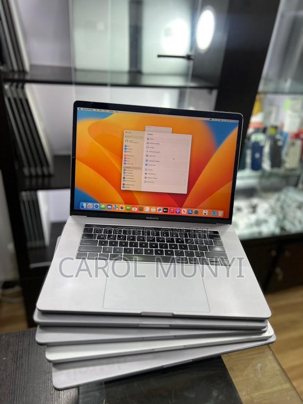New Laptop Apple MacBook Pro 2017 16GB Intel Core I7 SSD 256GB