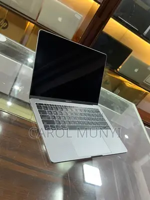New Laptop Apple MacBook Pro 2017 16GB Intel Core I7 SSD 256GB