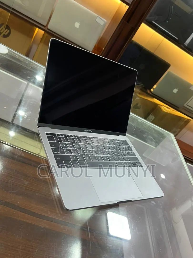 New Laptop Apple MacBook Pro 2017 16GB Intel Core I7 SSD 256GB