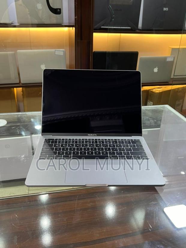 New Laptop Apple MacBook Pro 16GB Intel Core I7 SSD 256GB
